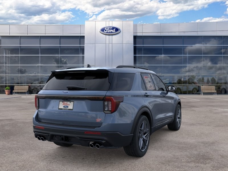 Ford Explorer Vehicle Full-screen Gallery Image 10