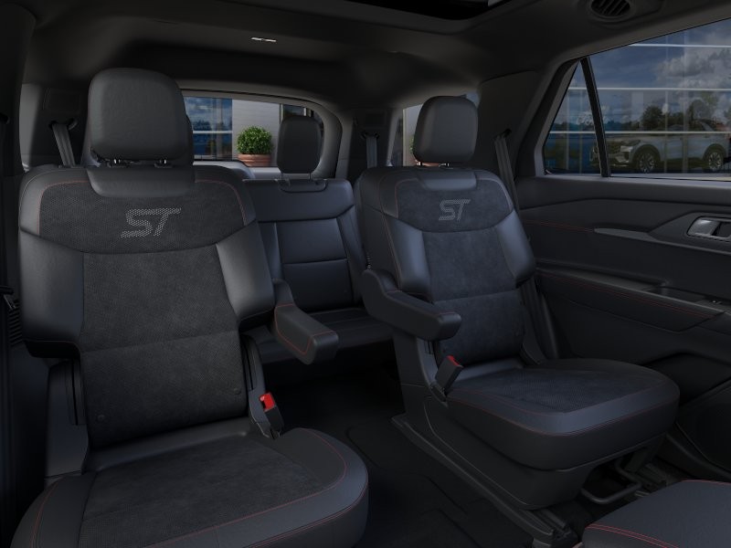 Ford Explorer Vehicle Full-screen Gallery Image 13