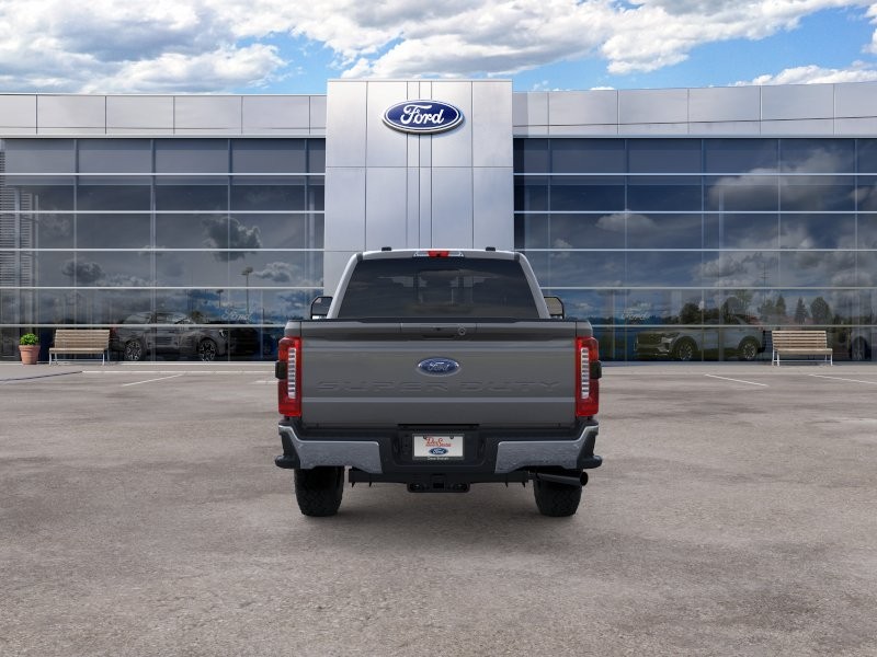 Ford Super Duty F-250 SRW Vehicle Full-screen Gallery Image 07