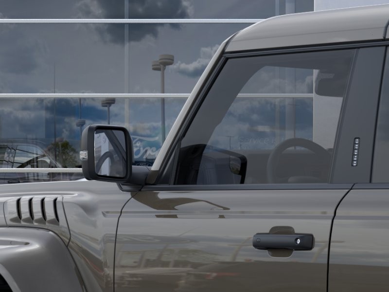 Ford Bronco Vehicle Full-screen Gallery Image 24