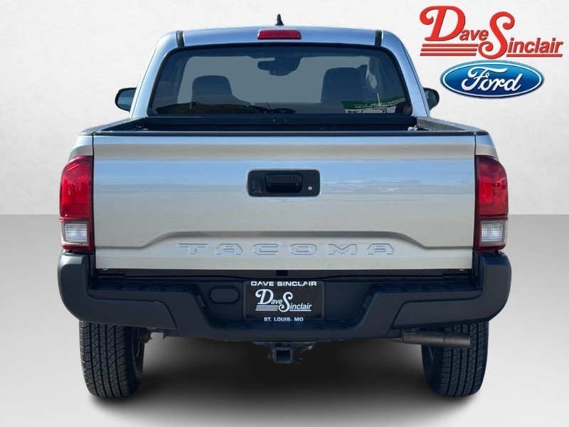 Toyota Tacoma 2WD Vehicle Full-screen Gallery Image 08