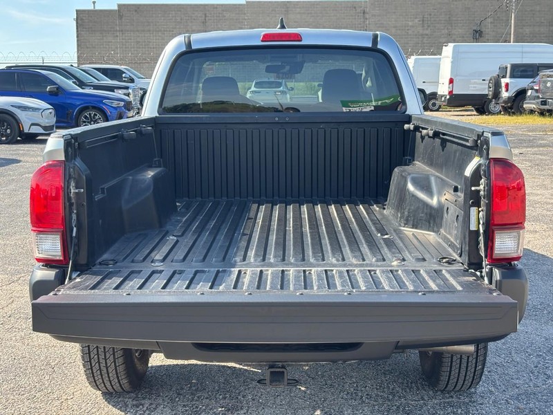 Toyota Tacoma 2WD Vehicle Full-screen Gallery Image 11