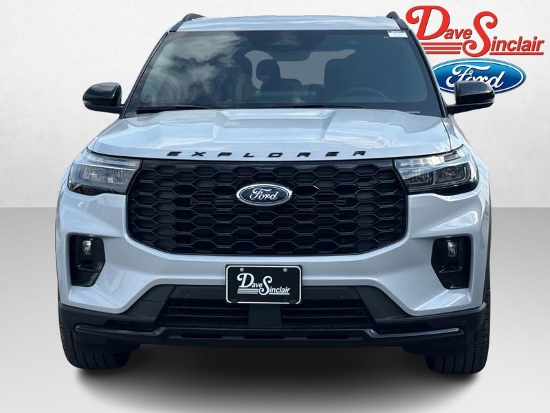 Ford Explorer Vehicle Full-screen Gallery Image 02