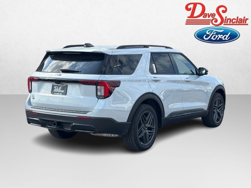 Ford Explorer Vehicle Full-screen Gallery Image 07