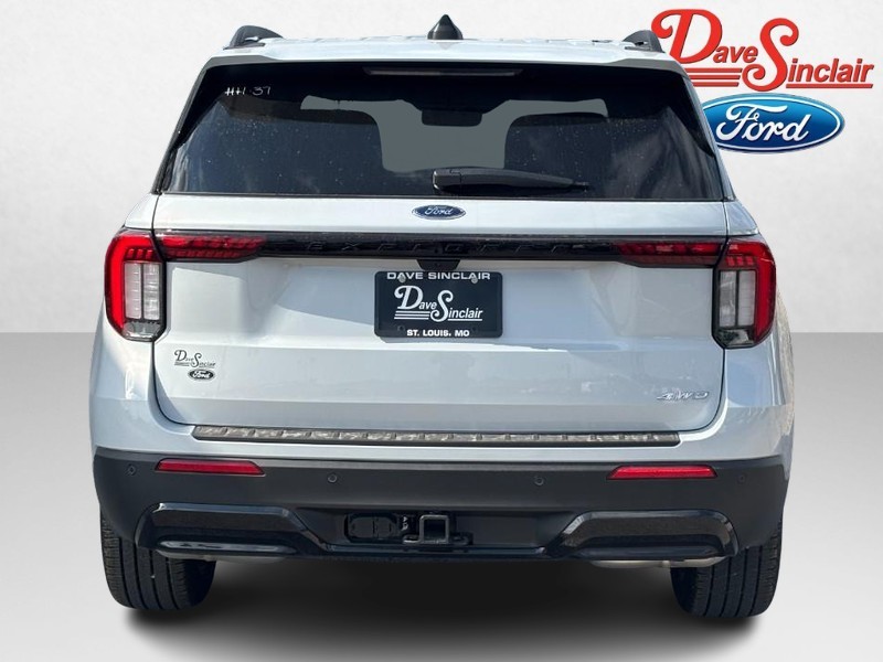 Ford Explorer Vehicle Full-screen Gallery Image 08