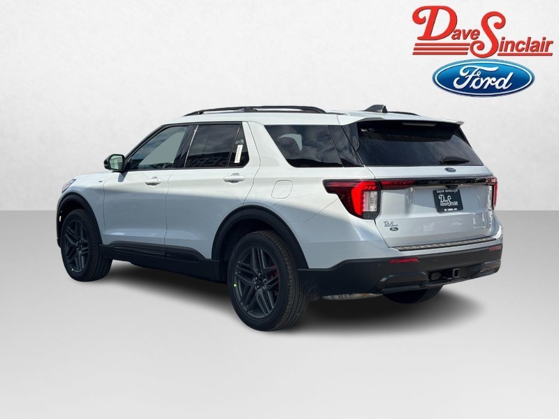 Ford Explorer Vehicle Full-screen Gallery Image 09