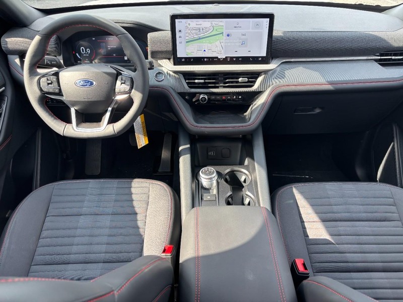 Ford Explorer Vehicle Full-screen Gallery Image 16
