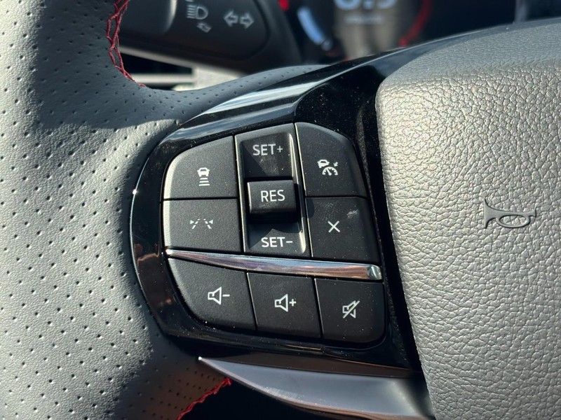 Ford Explorer Vehicle Full-screen Gallery Image 20