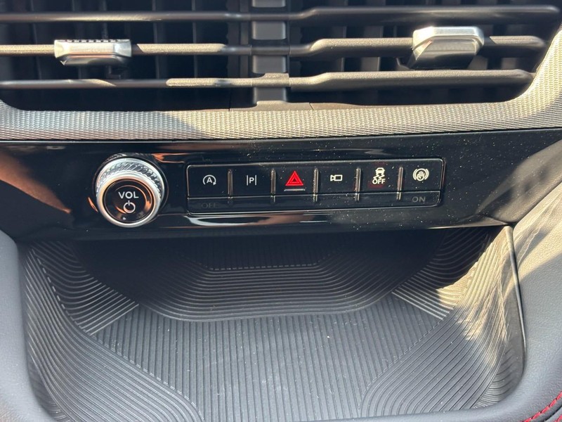 Ford Explorer Vehicle Full-screen Gallery Image 26