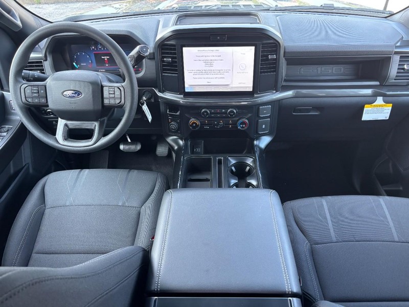 Ford F-150 Vehicle Full-screen Gallery Image 15