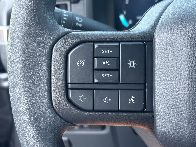 Ford F-150 Vehicle Full-screen Gallery Image 19
