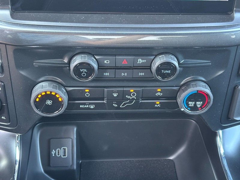 Ford F-150 Vehicle Full-screen Gallery Image 24