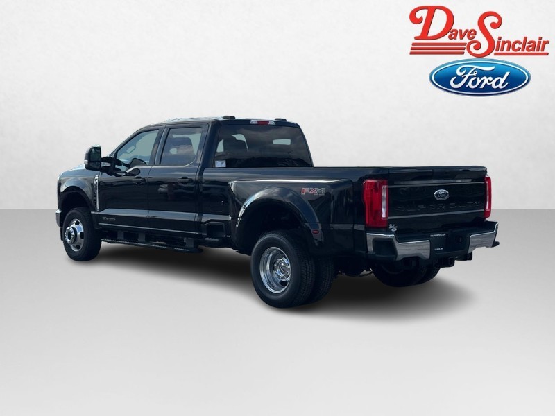 Ford Super Duty F-350 DRW Vehicle Full-screen Gallery Image 09