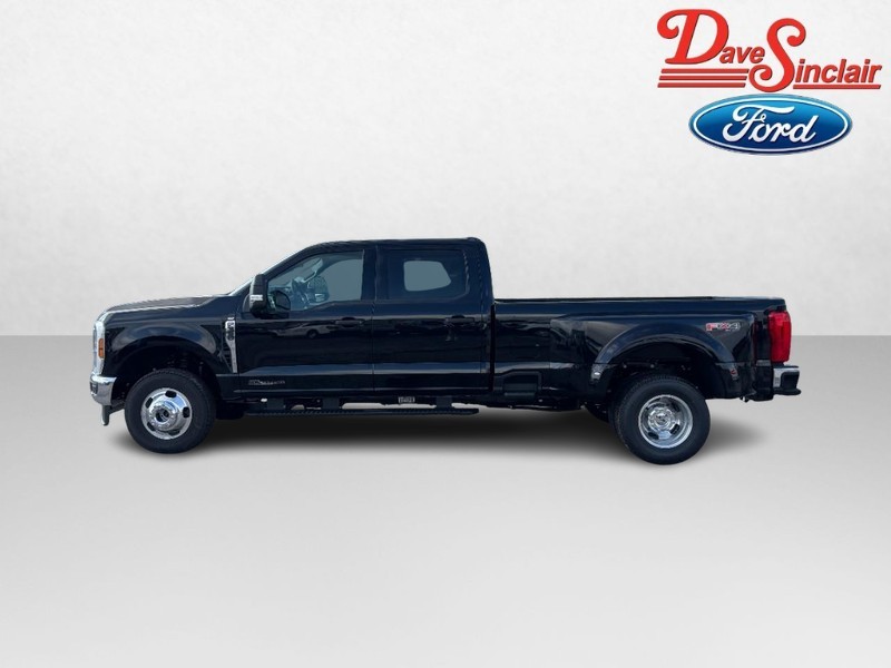 Ford Super Duty F-350 DRW Vehicle Full-screen Gallery Image 10