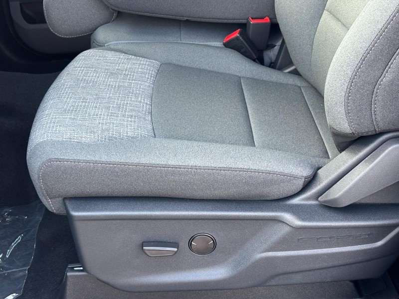 Ford Super Duty F-350 DRW Vehicle Full-screen Gallery Image 17