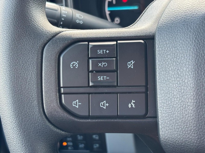 Ford Super Duty F-350 DRW Vehicle Full-screen Gallery Image 19