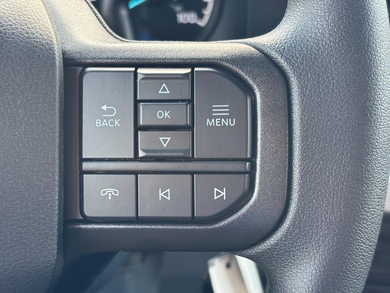 Ford Super Duty F-350 DRW Vehicle Full-screen Gallery Image 20