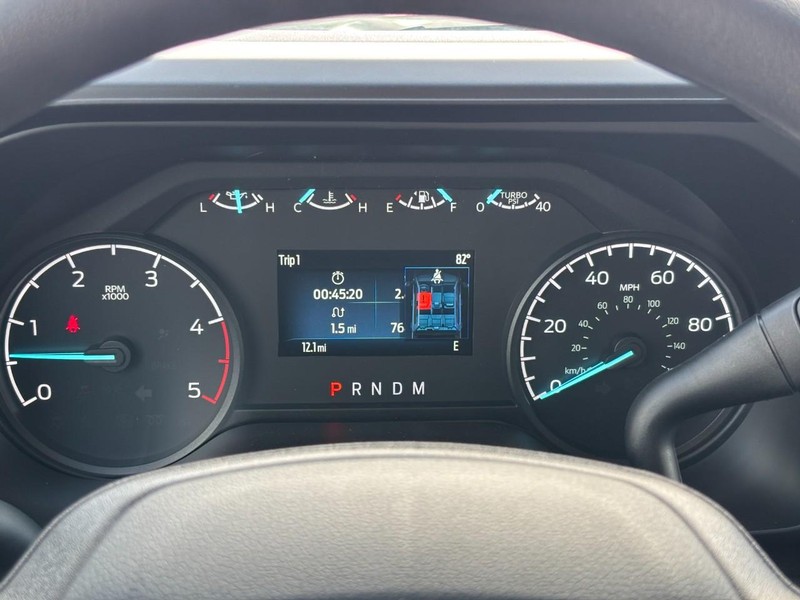 Ford Super Duty F-350 DRW Vehicle Full-screen Gallery Image 21