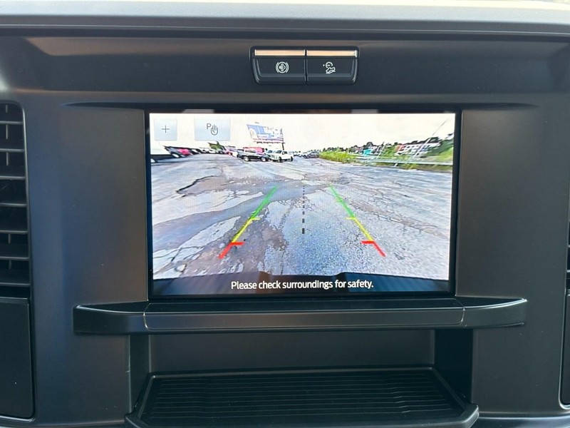 Ford Super Duty F-350 DRW Vehicle Full-screen Gallery Image 23