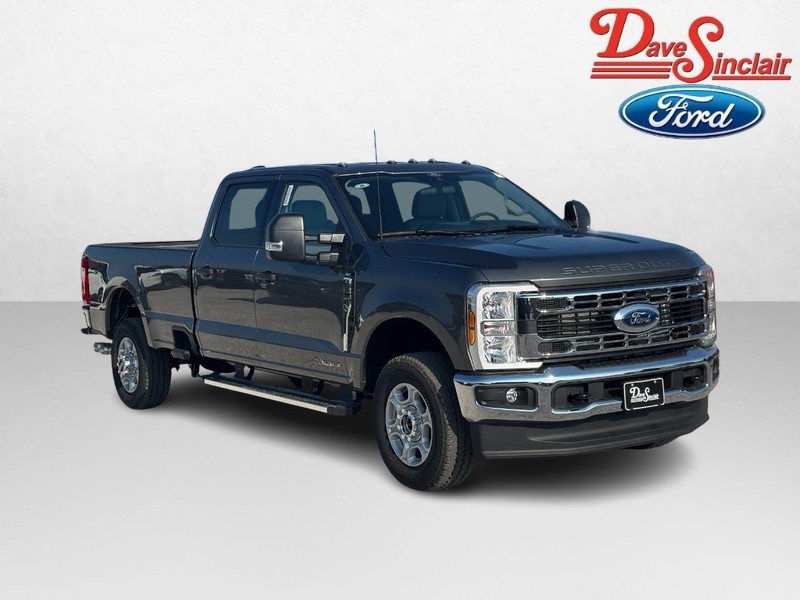 Ford Super Duty F-350 SRW Vehicle Full-screen Gallery Image 04