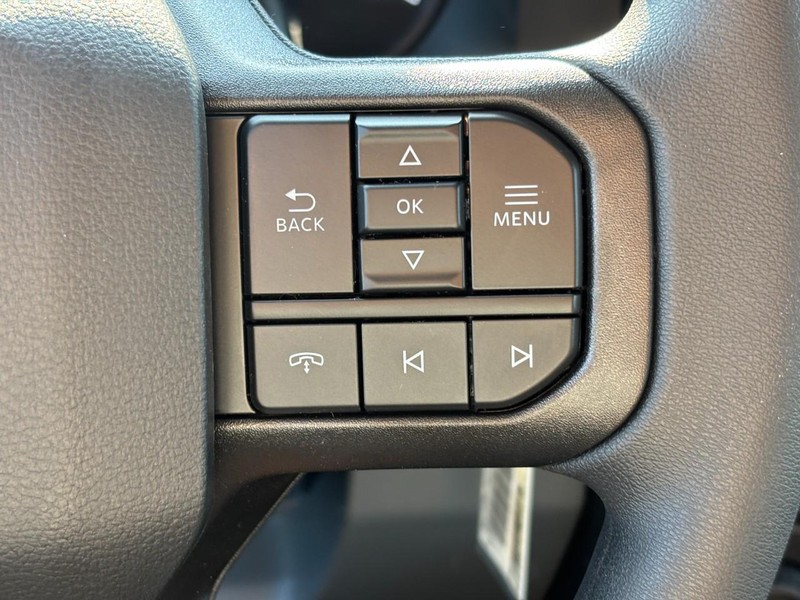 Ford Super Duty F-350 SRW Vehicle Full-screen Gallery Image 20