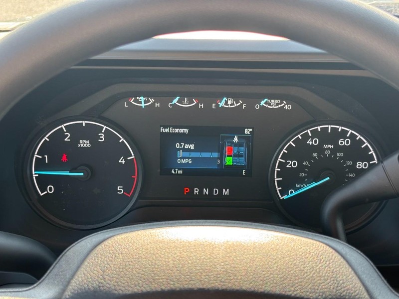 Ford Super Duty F-350 SRW Vehicle Full-screen Gallery Image 21
