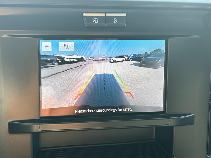 Ford Super Duty F-350 SRW Vehicle Full-screen Gallery Image 23