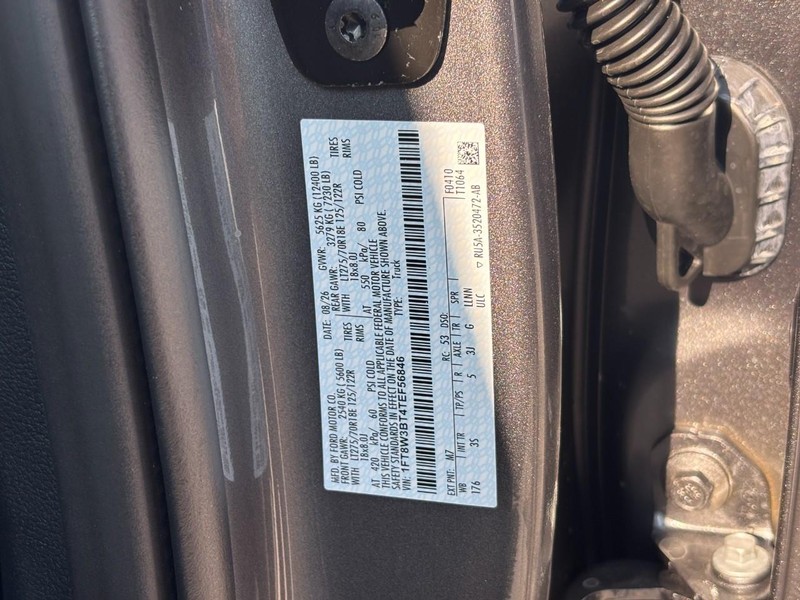 Ford Super Duty F-350 SRW Vehicle Full-screen Gallery Image 25