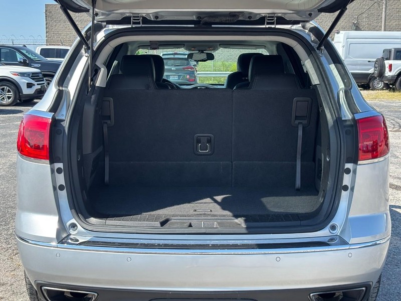 Buick Enclave Vehicle Full-screen Gallery Image 09