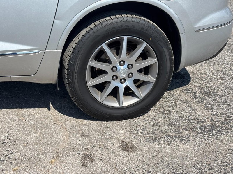 Buick Enclave Vehicle Full-screen Gallery Image 10