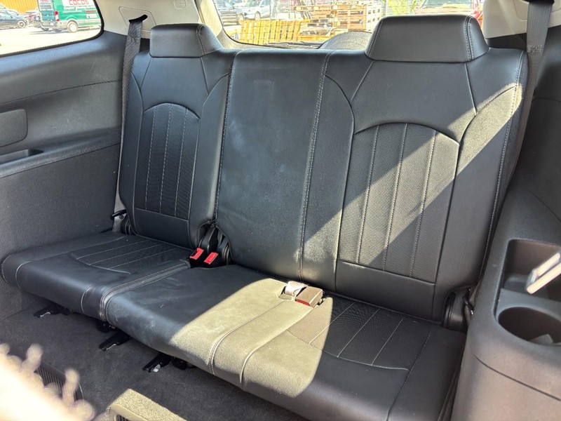Buick Enclave Vehicle Full-screen Gallery Image 11