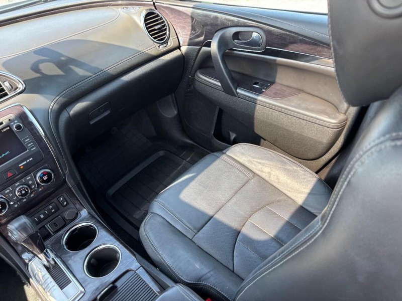 Buick Enclave Vehicle Full-screen Gallery Image 15