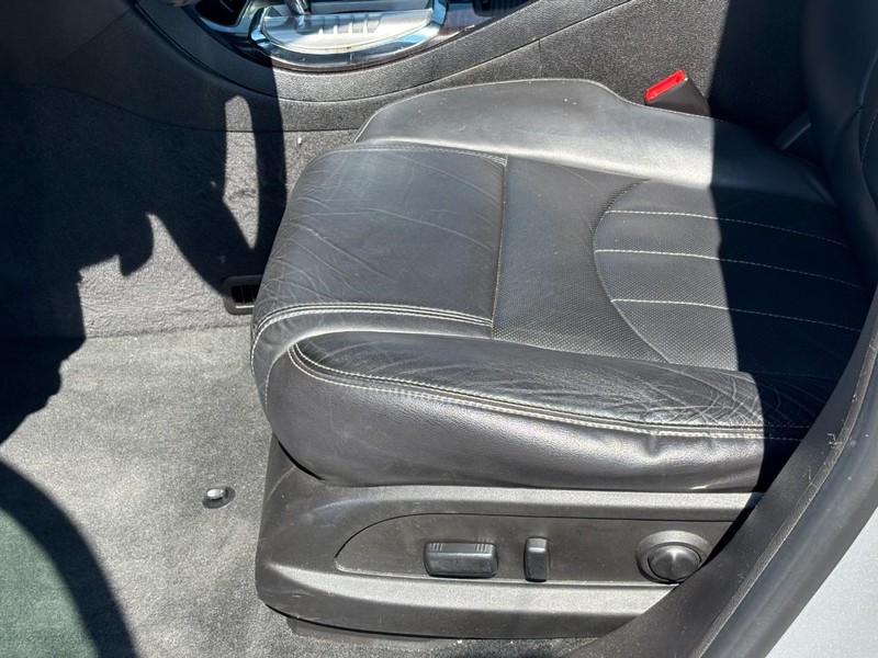 Buick Enclave Vehicle Full-screen Gallery Image 16