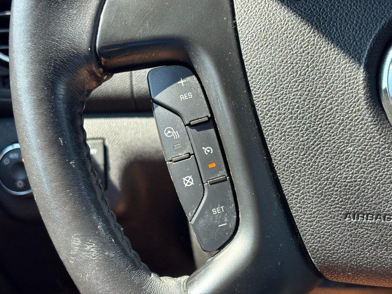 Buick Enclave Vehicle Full-screen Gallery Image 18