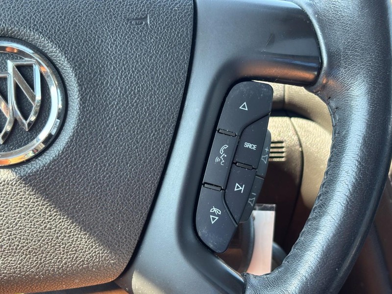 Buick Enclave Vehicle Full-screen Gallery Image 19
