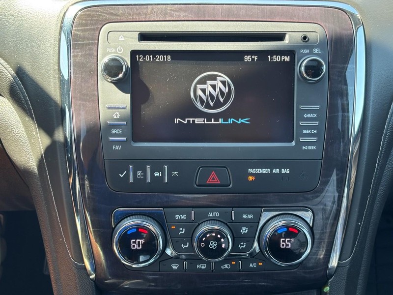 Buick Enclave Vehicle Full-screen Gallery Image 21