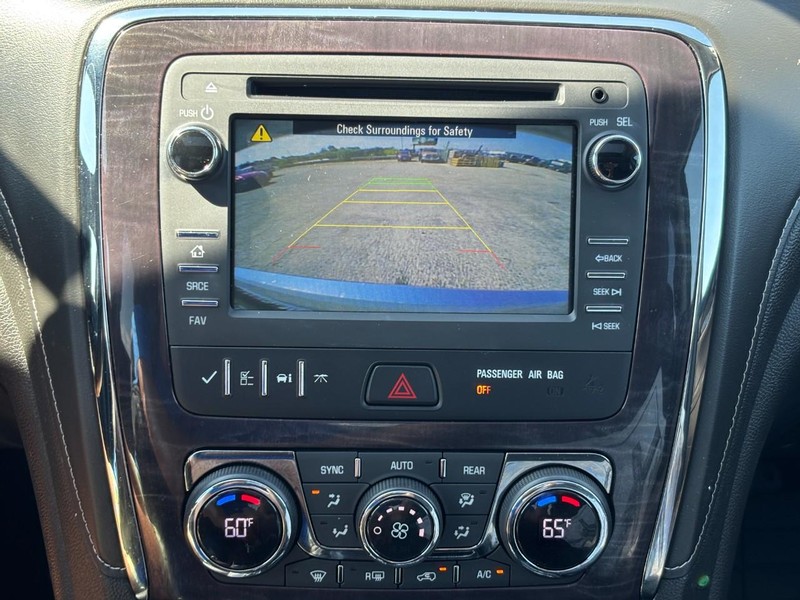 Buick Enclave Vehicle Full-screen Gallery Image 22
