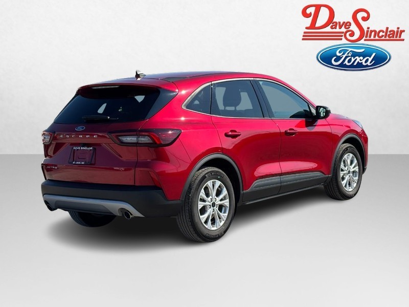 Ford Escape Vehicle Full-screen Gallery Image 07