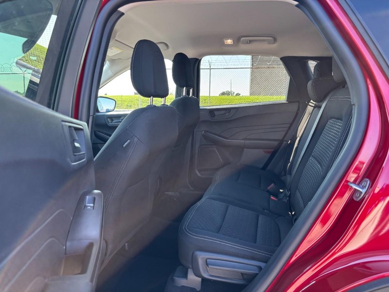 Ford Escape Vehicle Full-screen Gallery Image 13