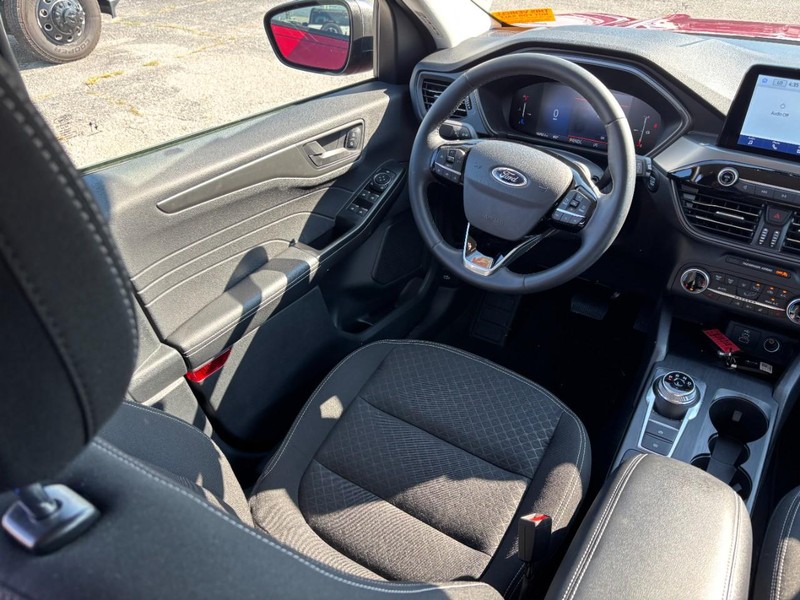 Ford Escape Vehicle Full-screen Gallery Image 14