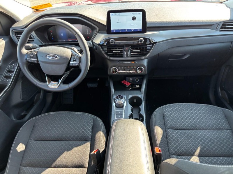 Ford Escape Vehicle Full-screen Gallery Image 15