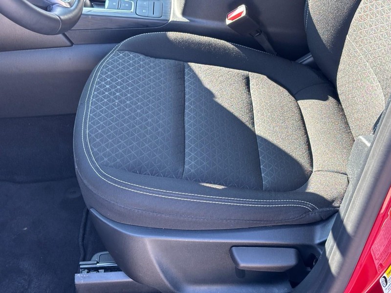 Ford Escape Vehicle Full-screen Gallery Image 17
