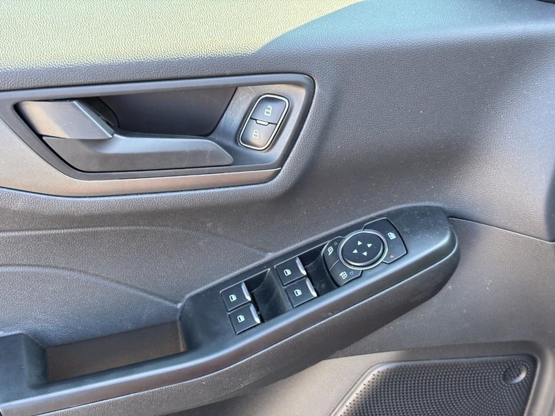 Ford Escape Vehicle Full-screen Gallery Image 18