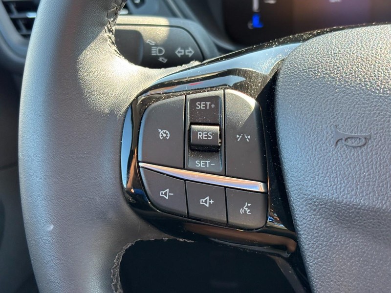 Ford Escape Vehicle Full-screen Gallery Image 19