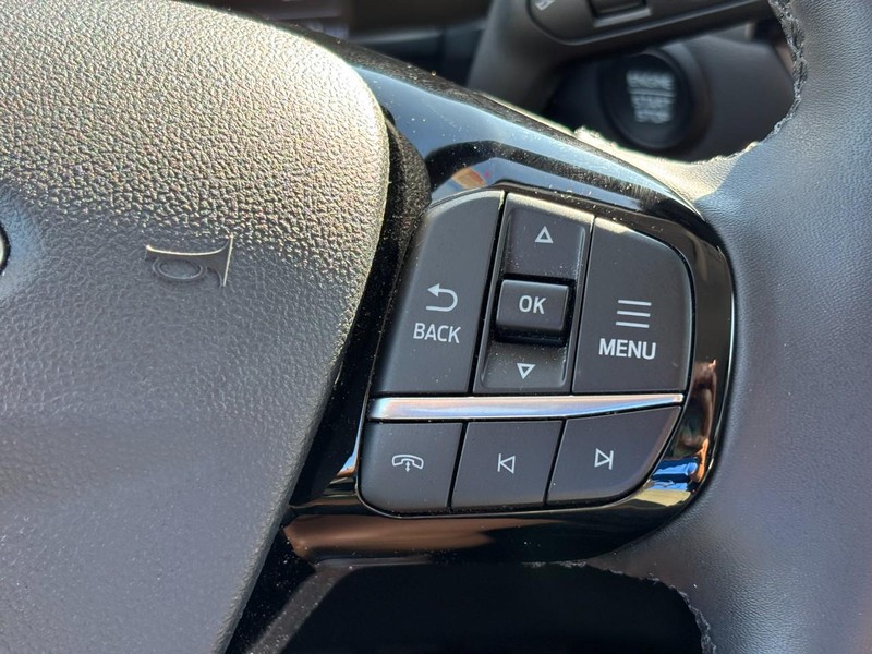 Ford Escape Vehicle Full-screen Gallery Image 20