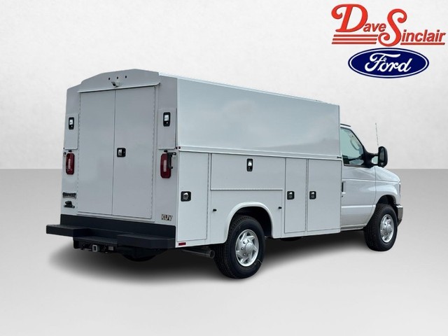 2027 Ford E-Series Cutaway E-350 WB thumbnail image 05