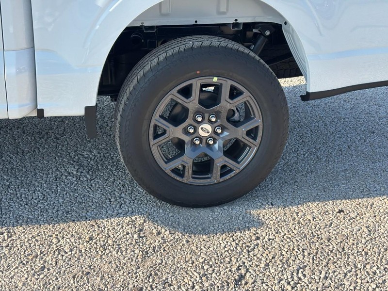 Ford F-150 Vehicle Full-screen Gallery Image 12