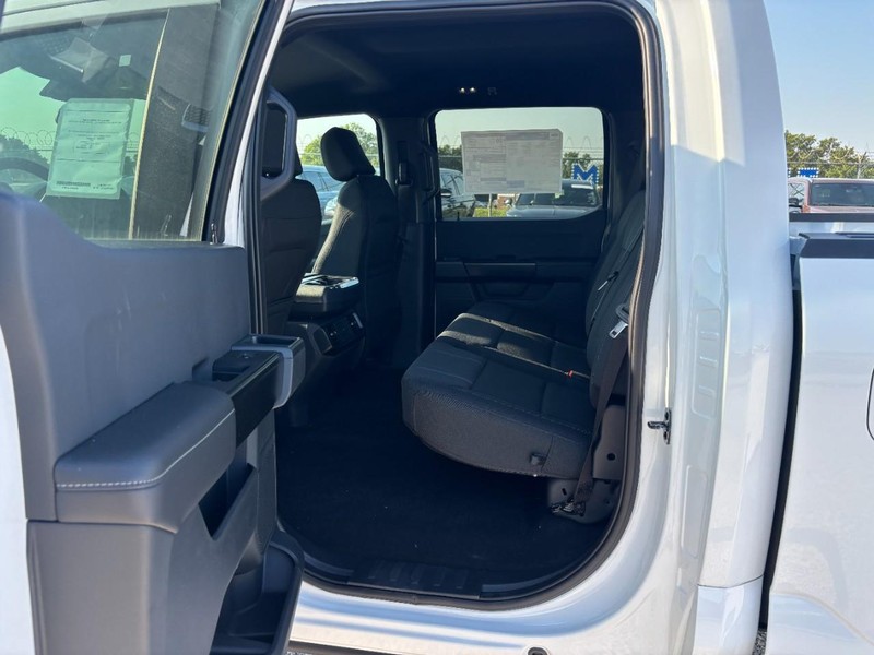 Ford F-150 Vehicle Full-screen Gallery Image 13
