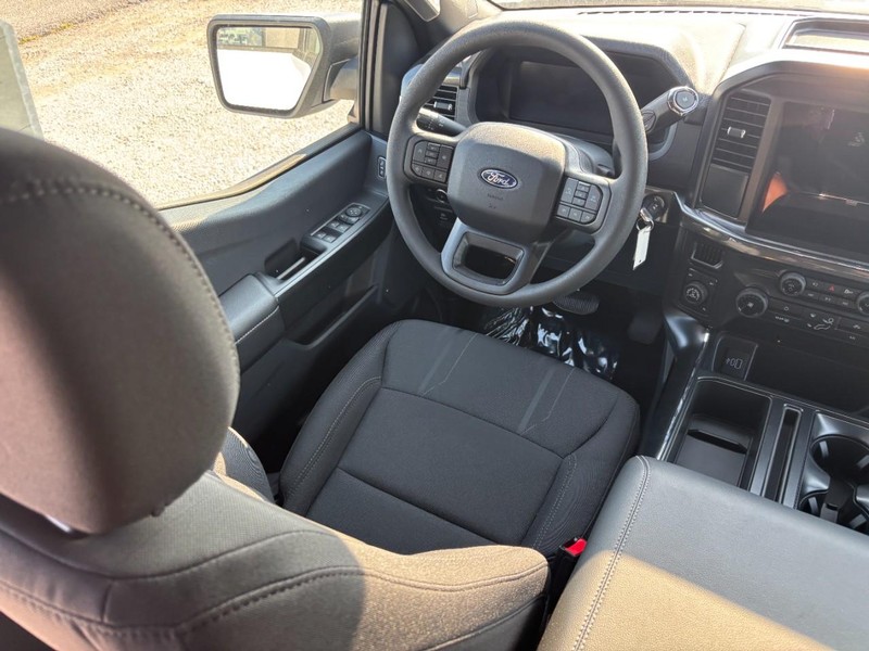 Ford F-150 Vehicle Full-screen Gallery Image 14