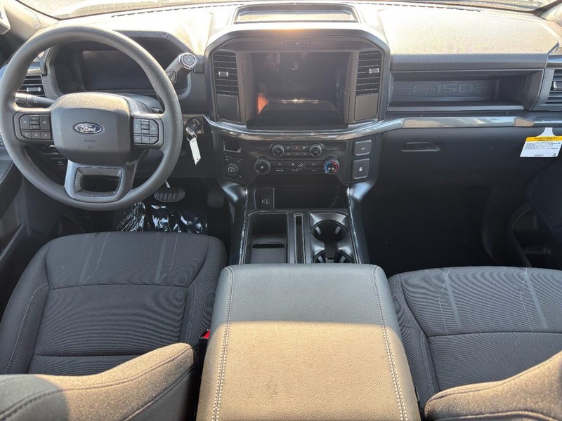 Ford F-150 Vehicle Full-screen Gallery Image 15